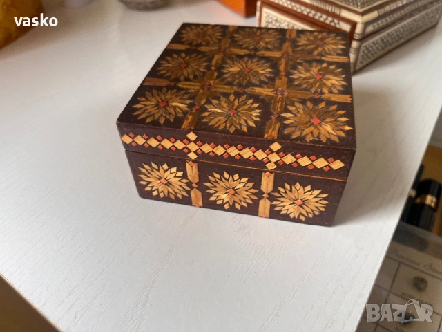 Стара дървена кутия, снимка 3 - Други ценни предмети - 52902947