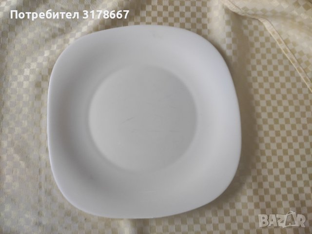 Квадратна чиния от аркопал