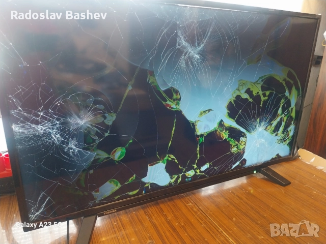 TOSHIBA-42LA2063DG-СЧУПЕН ДИСПЛЕЙ!
