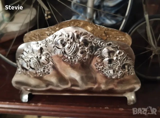 Старинен посребрен салфетник