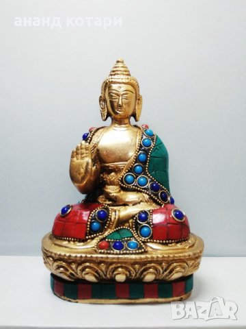 Буда статуя с естествен корал 