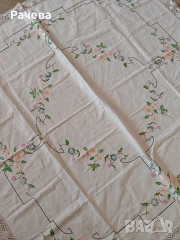 Ръчно бродирана покривка 