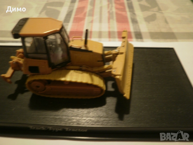 булдозер- макет в отлично състояние, снимка 2 - Коли, камиони, мотори, писти - 52949418