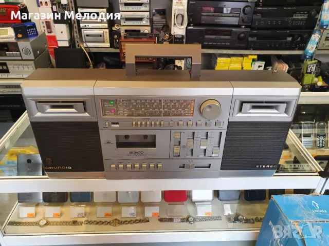 Радиокасетофон Grundig RR 3600 В отлично техническо и визуално състояние., снимка 2 - Радиокасетофони, транзистори - 49343657