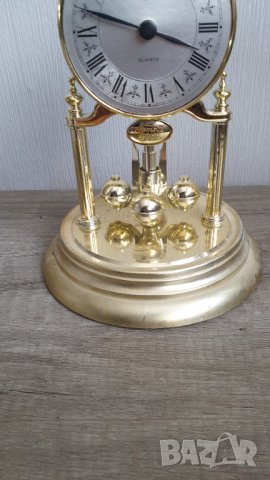 Немски кварцов настолен часовник Hangarter със стъклен купол, снимка 4 - Антикварни и старинни предмети - 43790429