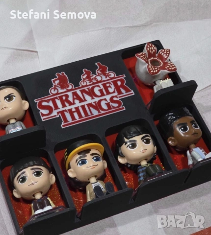 Stranger Things - Mcdonalds - Поставка за фигурки, снимка 3 - Колекции - 53188176