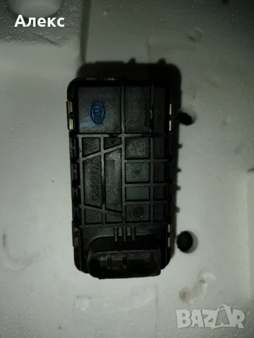 Актуатор HELLA 712120 / 6NW 009 660, снимка 2 - Части - 49184575