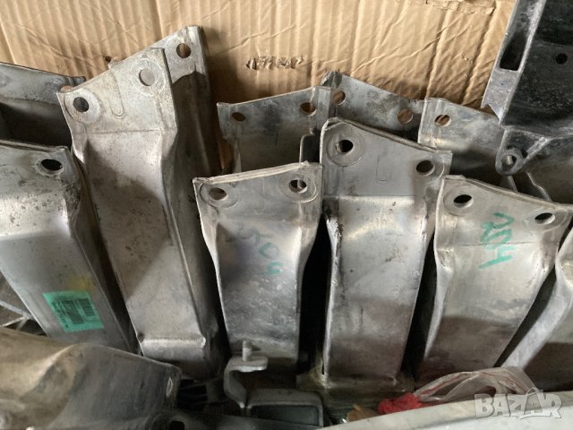 Буфер алуминиев за алуминиева греда предна мерцедес ц класа w204 и други модели x204 glk, снимка 1 - Части - 43099156