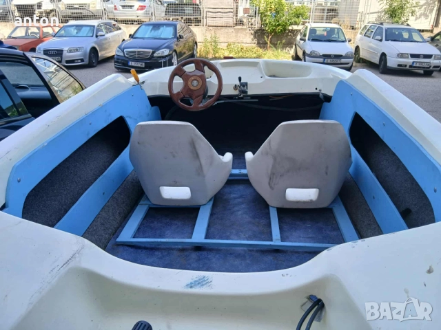 Продавам Моторна лодка Shakespeare Fibreglass със извънбордов двигател Mariner 4 конски сили двутакт, снимка 2 - Воден транспорт - 51515160