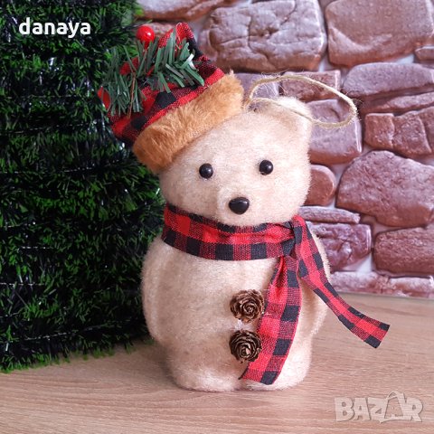1251 Коледна играчка Мече с шапка и шалче коледна украса 16см