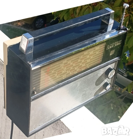 77 🎶 VEF-204 – Ретро радио със съвременно звучене 🎶, снимка 4 - Антикварни и старинни предмети - 52231809