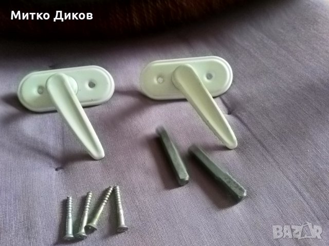 Г-образна дръжка за прозорец метал 80х35мм с квадрат 8 мм и крепежи