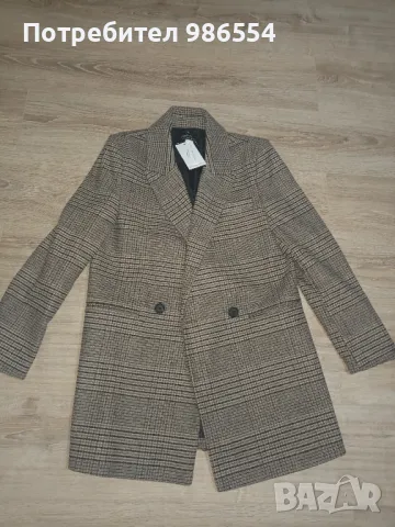 Ново дамско палто Stradivarius размер S каре