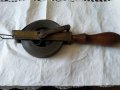 Стара месингова рулетка с дървена дръжка 20 метра, снимка 1 - Други инструменти - 28480971