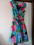 Луксозна официална рокля за повод на цветя от немачкаема коприна с пришита подплата. Размер: М, L. , снимка 1 - Рокли - 40523132