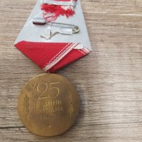 Различни ордени , медали , значки, снимка 12 - Антикварни и старинни предмети - 26696157