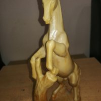 Продавам красива статуетка на кон,пластика, снимка 3 - Статуетки - 43847972