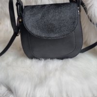 италианска черна чанта с естествена кожа и пони косъм, снимка 2 - Чанти - 44018574