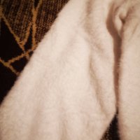 Дамски пухкав бял пуловер М размер, снимка 3 - Блузи с дълъг ръкав и пуловери - 42951763