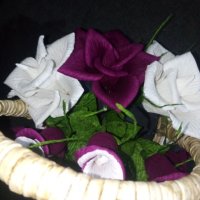 Кошница с цветя от креп хартия, снимка 3 - Декорация за дома - 40031413