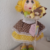 Ръчно правена кукла за кухненска хартия, снимка 1 - Декорация за дома - 44925526