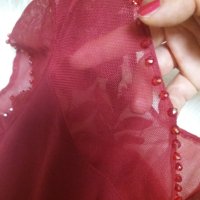 РАЗКОШНА! ВПЕЧАТЛЯВАЩА! УНИКАЛНА червена рокля по тялото с тюл, дантела и камъчета по нея, снимка 11 - Рокли - 42999178
