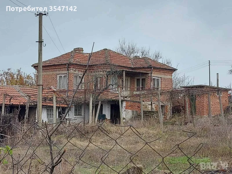 Двуетажна къща 96 кв.м с двор 2030 кв.м в с. Маломир, снимка 1