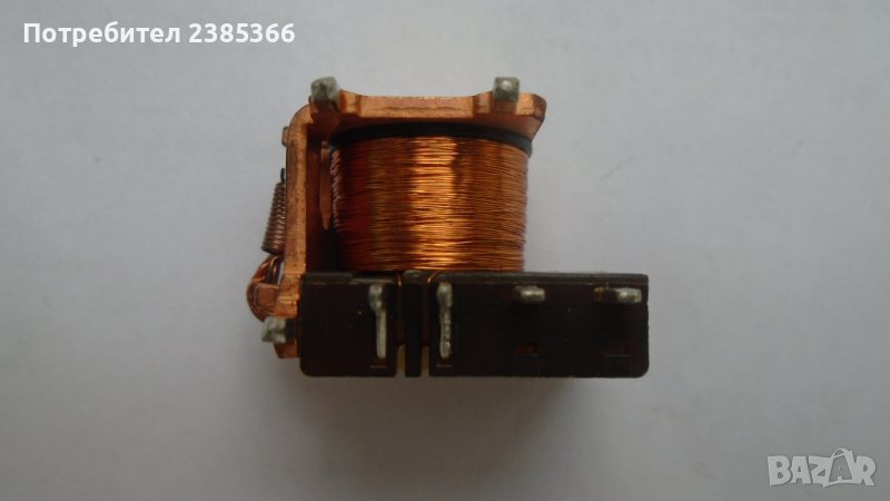 Реле Сименс V23033-D1054-B132 - 12VDC контакти 30А/12В, снимка 1