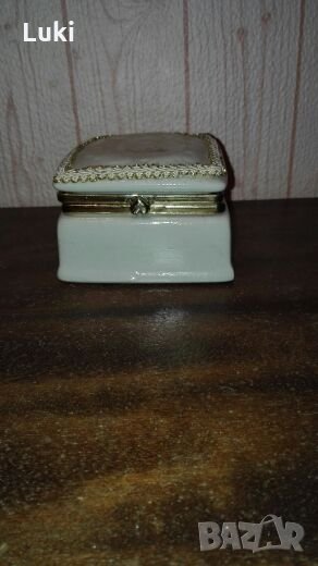 Порцеланова кутийка за бижута, снимка 1