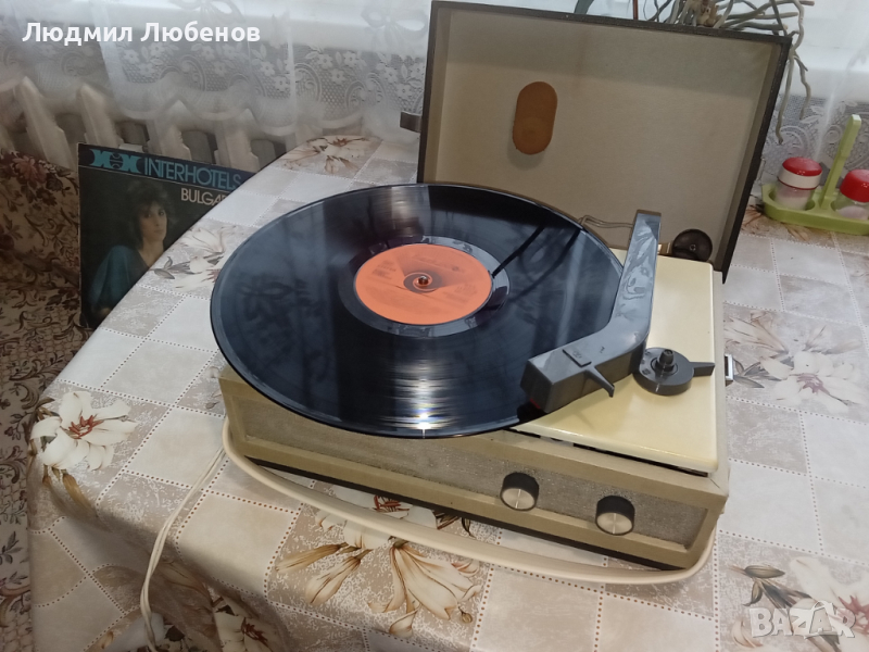 Грамофон RFT Ziphona Apart 306 с вграден усилвател и говорител, снимка 1