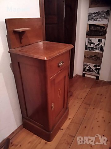 Нощно шкафче - орехов масив, българско производство 1939г.
