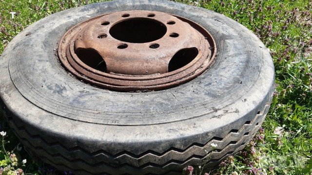 Гуми 9.00 × 20 9*20 с джанта на Зил, снимка 2 - Гуми и джанти - 28604815