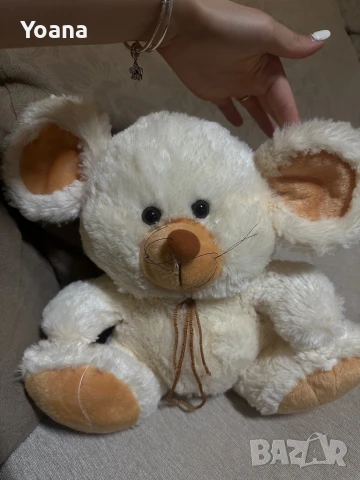 Средна плюшена играчка