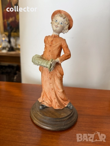 Италианска порцеланова фигура на Capodimonte. №7388, снимка 2 - Колекции - 51886916