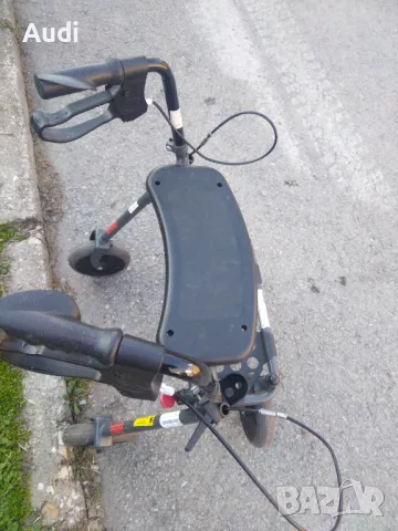 Сгъваема проходилка ролатор за възрастни, оперирани, трудно подвижни хора. Удобна седалка за сядане , снимка 5 - Ролатори - 42067250