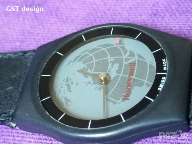 Рядък Швейцарски Часовник с два дисплея Swiss Made Original Оригинална Каишка , снимка 4 - Мъжки - 44126172
