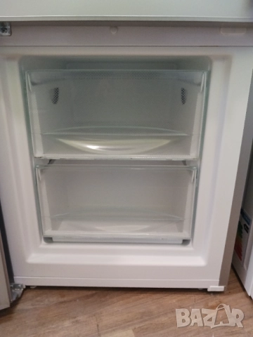 Хладилник с фризер  LIEBCHERR, снимка 5 - Хладилници - 52415350