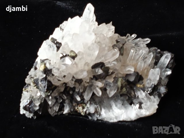 №6,Кварц,Планински кристал,Кварцова друза с халкопирит и сфалерит,Quartz Bulgaria,BGminerals,, снимка 3 - Декорация за дома - 44124682