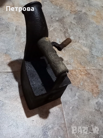 Стара ютия с комин, снимка 3 - Антикварни и старинни предмети - 52617759