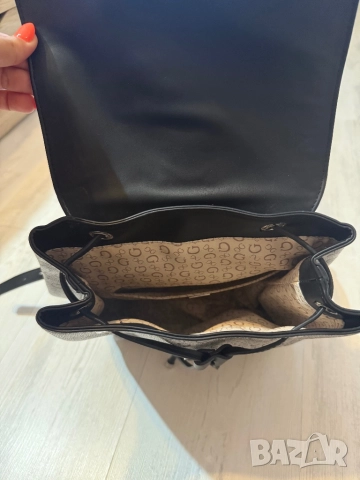 Оригинална дамска раничка Guess, снимка 4 - Раници - 51787105