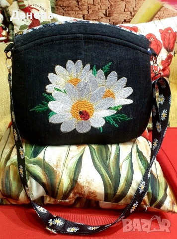 дамска чанта от дънков с бродерия 
