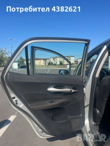 Тойота Аурис, снимка 8 - Автомобили и джипове - 51429997