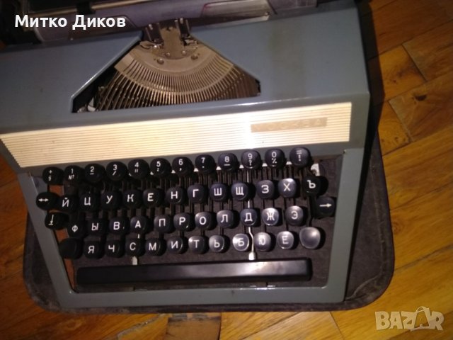 Пишеща машина от соца Москва нова в кожен калъф 1973г., снимка 4 - Антикварни и старинни предмети - 43765155