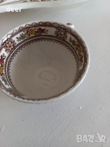 Красиви английски порцеланови чаши за чай или кафе с десертни чинии, снимка 12 - Чинии - 43212286