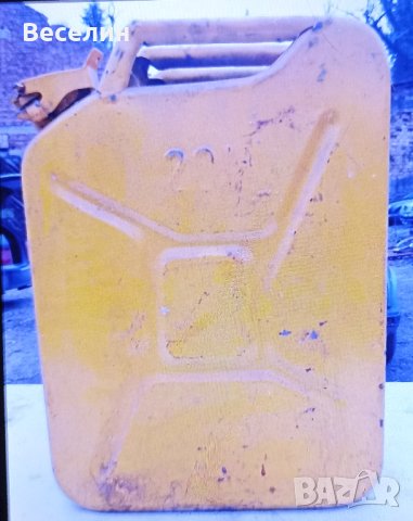 Продавам метална туба за бензин