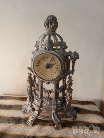 Настолен часовник във винтидж стил