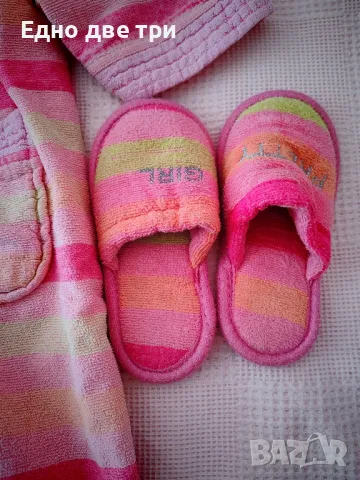 Детски халат с чехлички и Пончо Barbie- LC Waikiki , снимка 4 - Хавлии и халати - 49571769