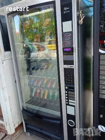 Продавам вендинг автомат Necta Sfera - Напълно работещ сфера вендинг автомат sfera vending , снимка 3 - Вендинг машини - 50124420