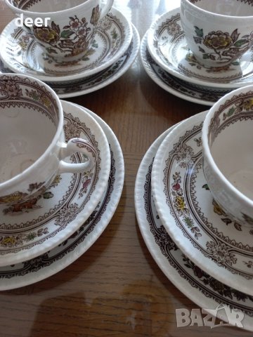 Красиви английски порцеланови чаши за чай или кафе с десертни чинии, снимка 10 - Чинии - 43212286