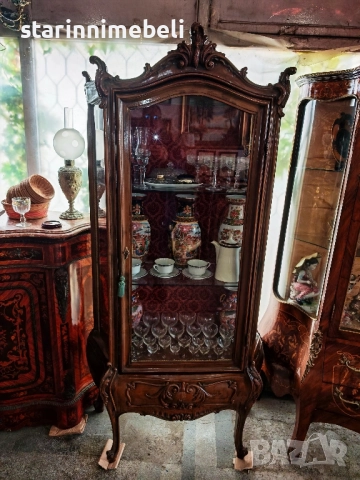 Антикварна дървена витрина 